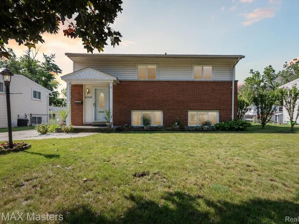 22525 Candace Dr, Rockwood, MI 48173