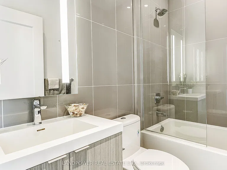 585 Bloor St E #415 — Photo 31