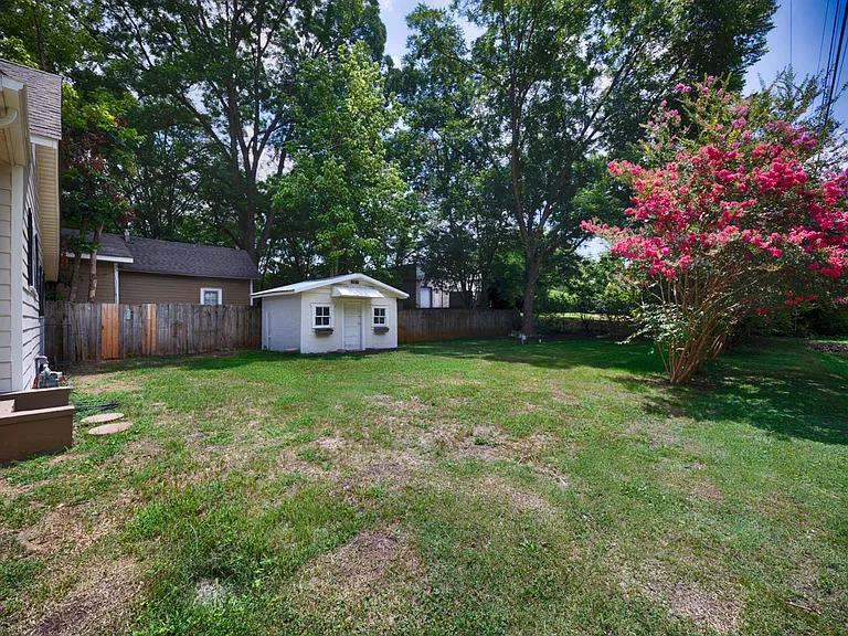 600 McCullough Ave NE — Photo 19