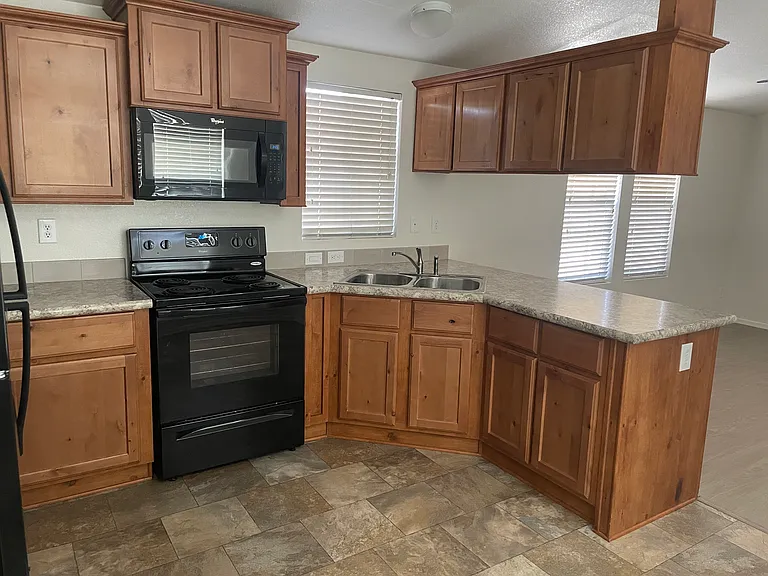 5600 N Dakota St #33 — Photo 3