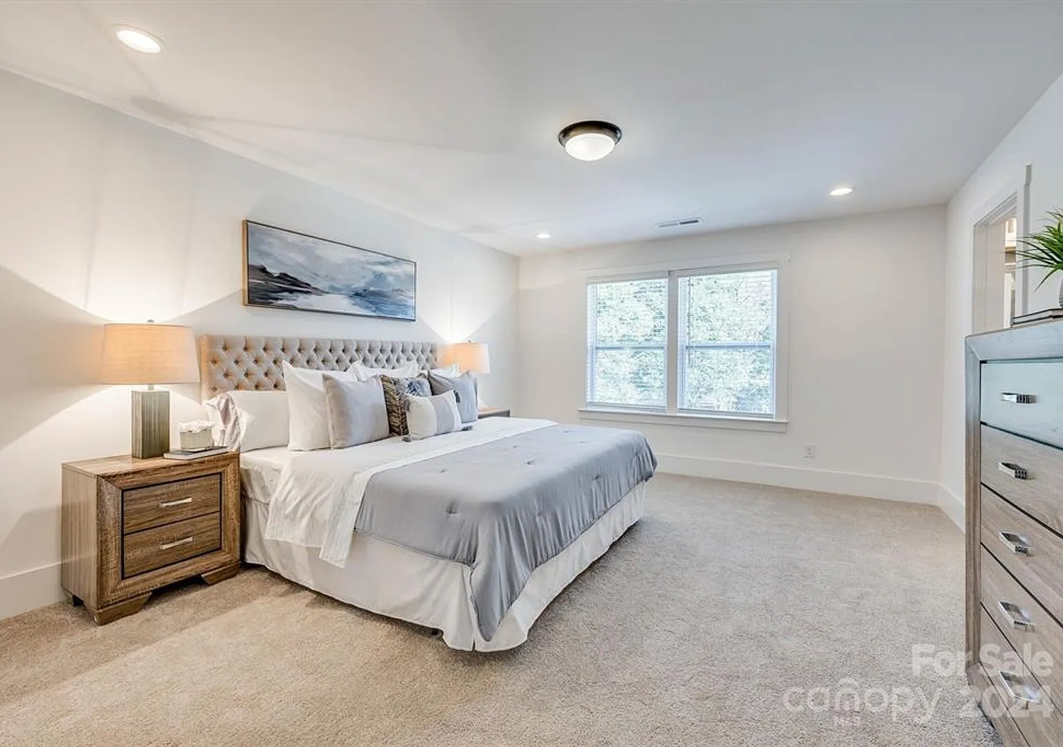 Modern Charlotte Living Gorgeous 3BR + Loft Near Uptown! — Photo 4
