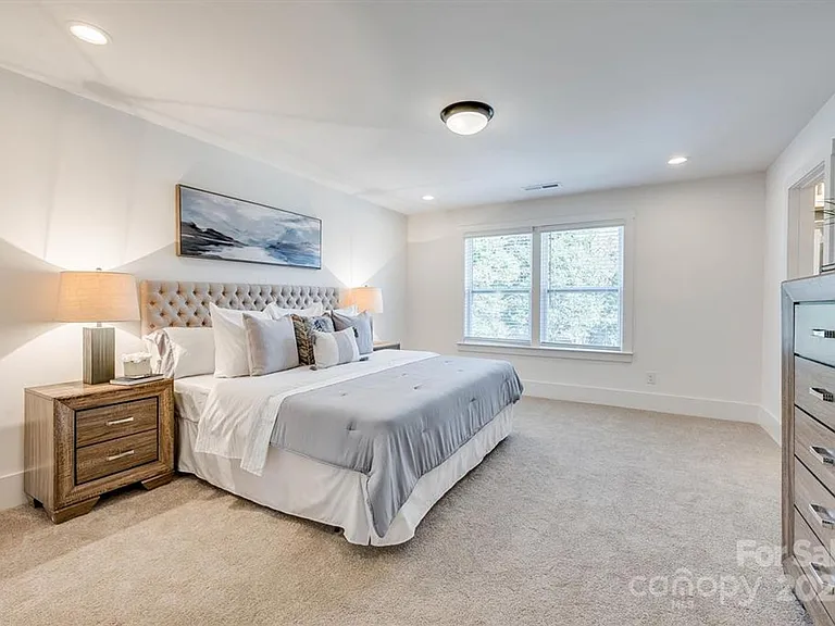 1241 Eastway Dr — Photo 4
