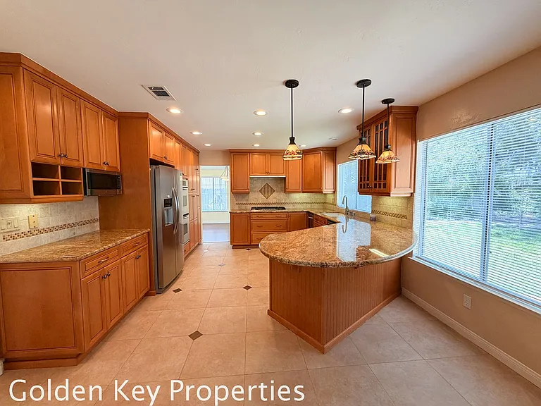 533 Edgewater Ave — Photo 9