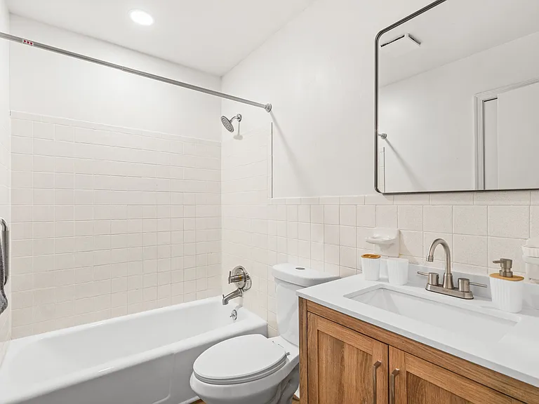 Summercrest Apartments — Photo 19