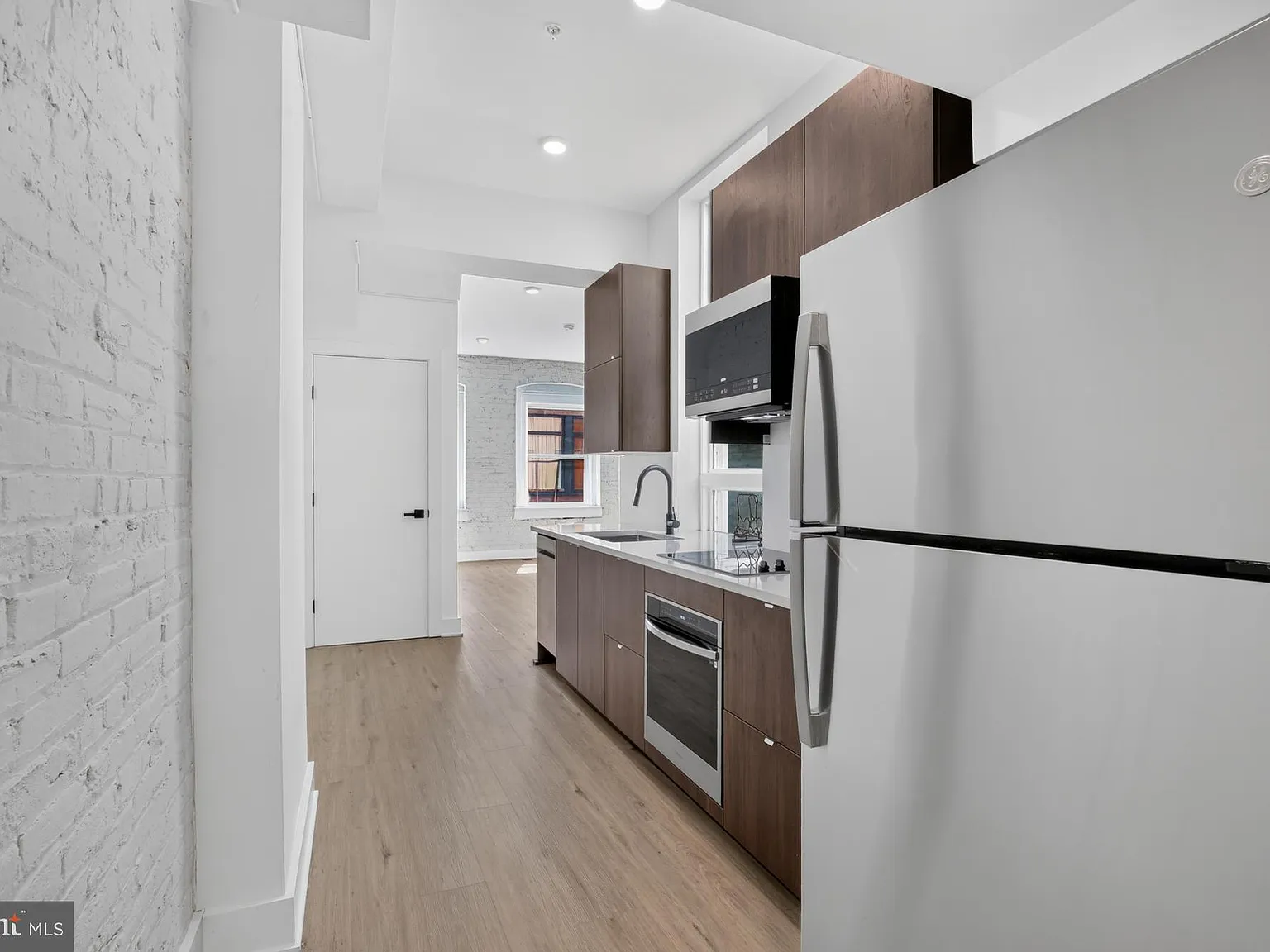 1 bed, 1.0 bath, $1,995 — Photo 3