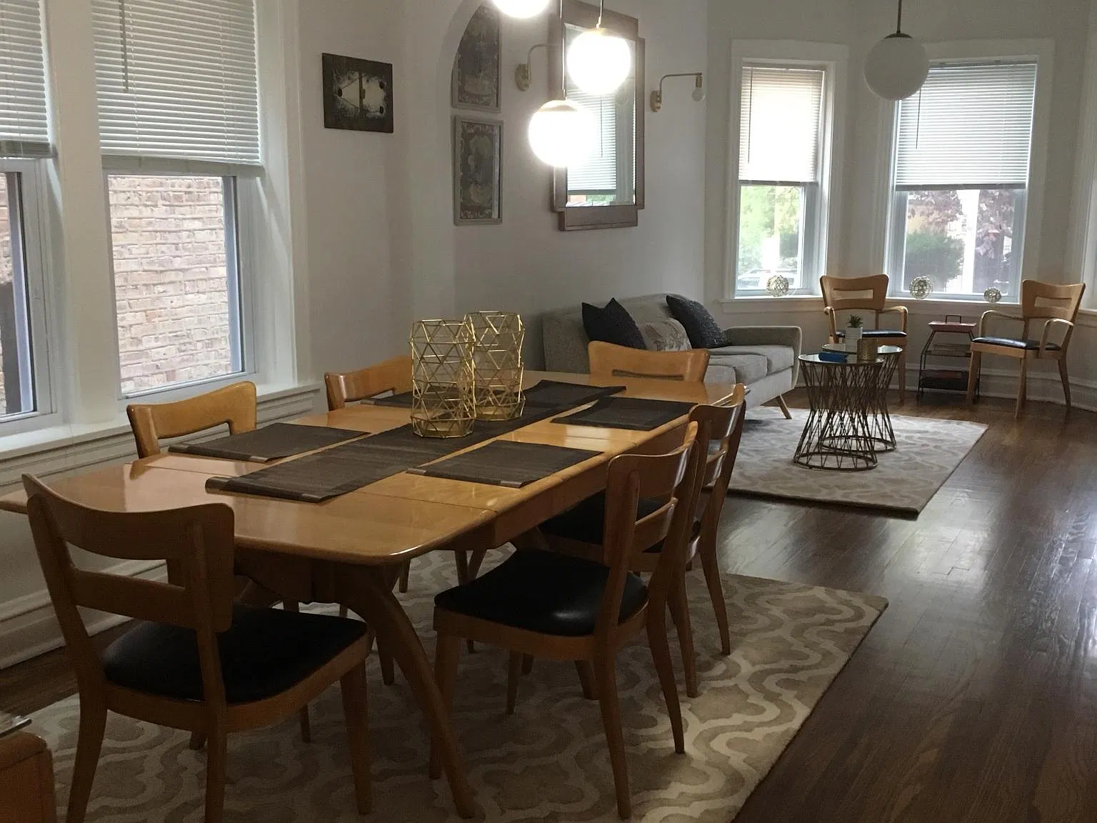 2447 N Harding Ave — Photo 3