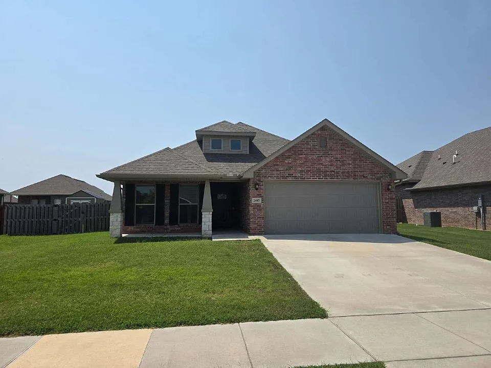 2405 Graham Ln