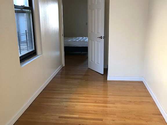 5th image of 3452 43rd St APT 3R