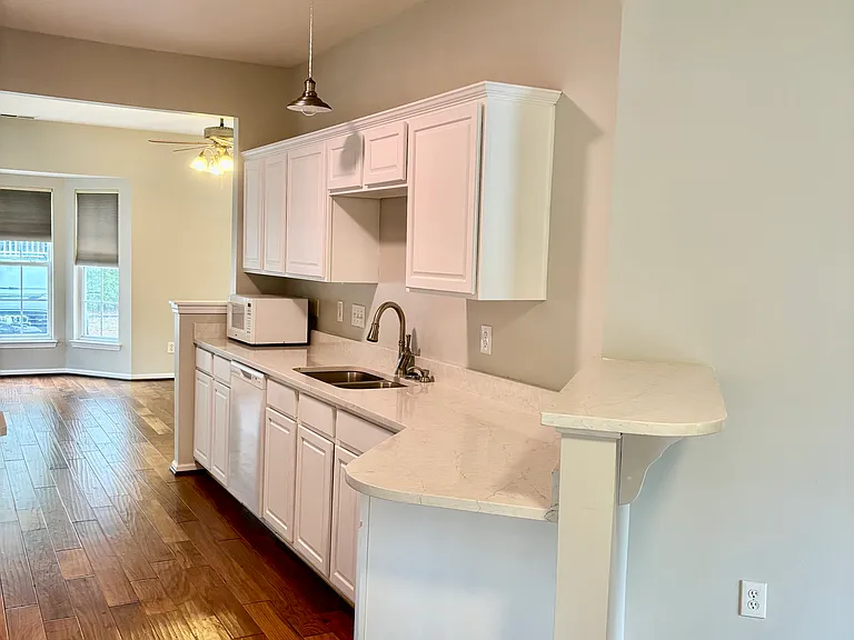 10394 Alexander Martin Ave — Photo 5