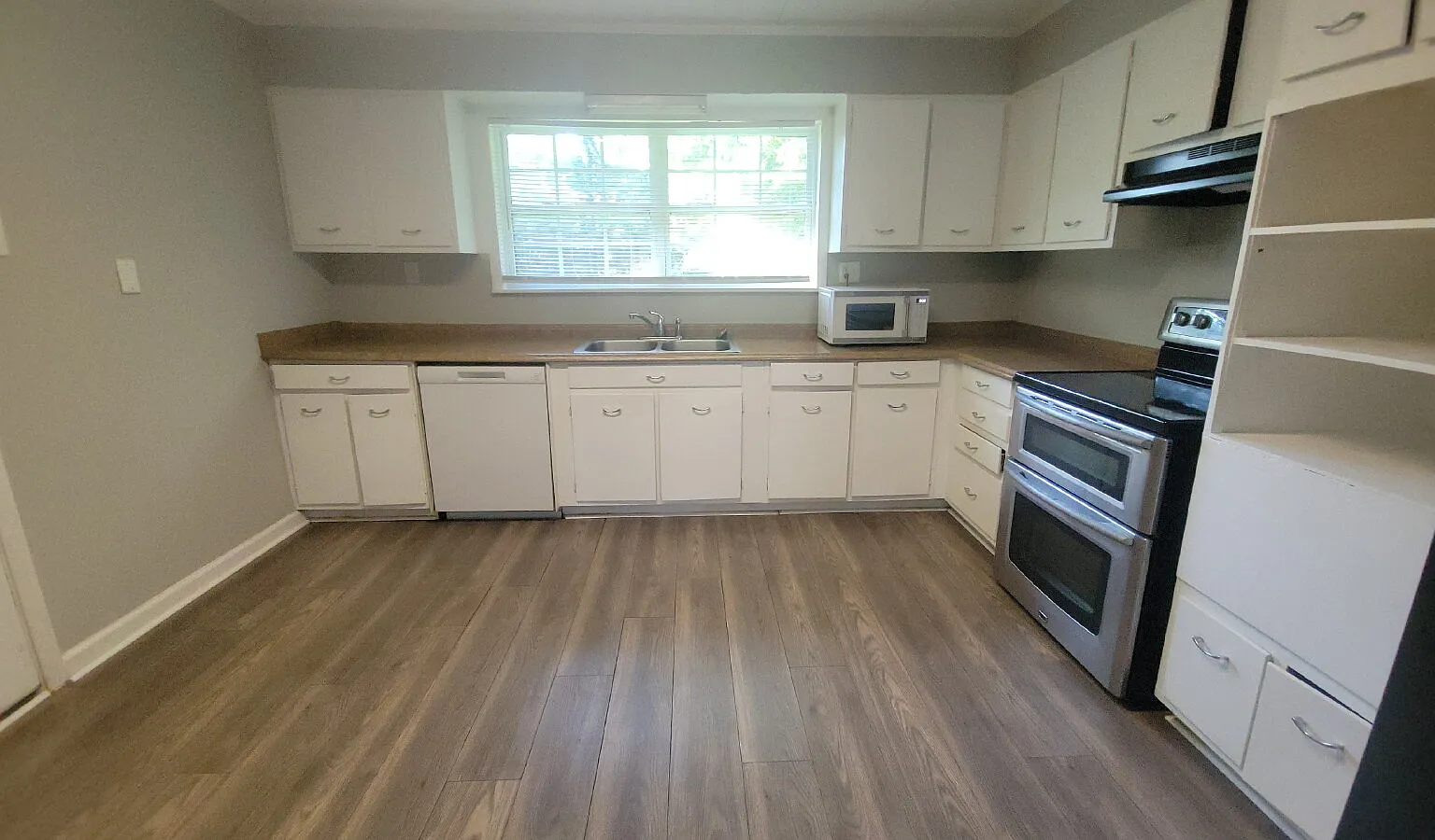 2 bed, 1.0 bath, 803 sqft, $875 — Photo 1