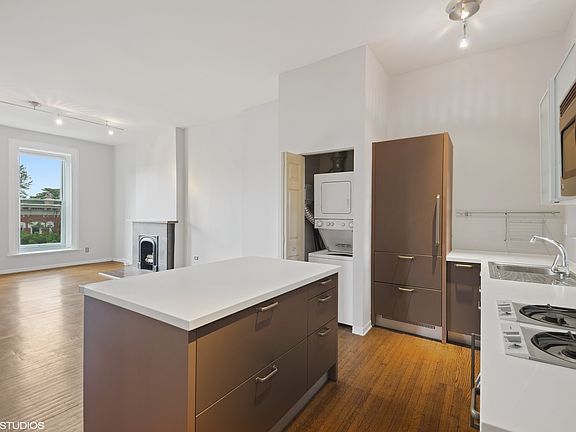 2nd image of 506 W Armitage Ave APT 3