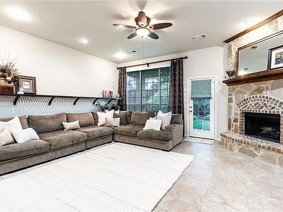 3rd image of 961 Club Oak Ct