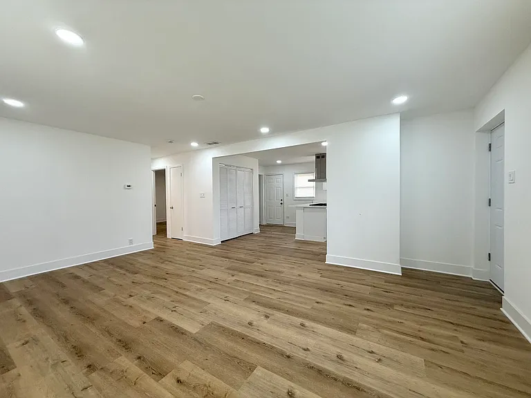 14916 Langley Ave — Photo 2