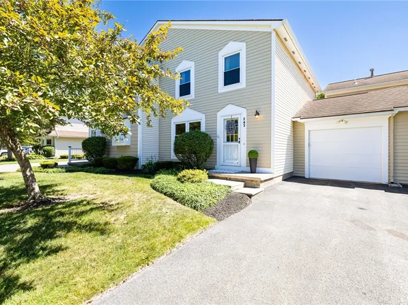 243 Deerhurst Ln, Webster, NY 14580