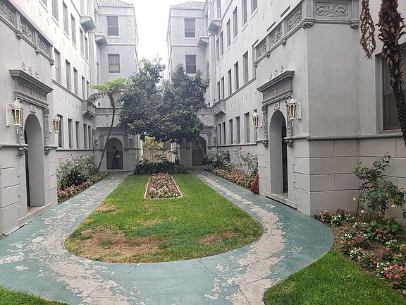 2nd image of 708 S Mariposa Ave