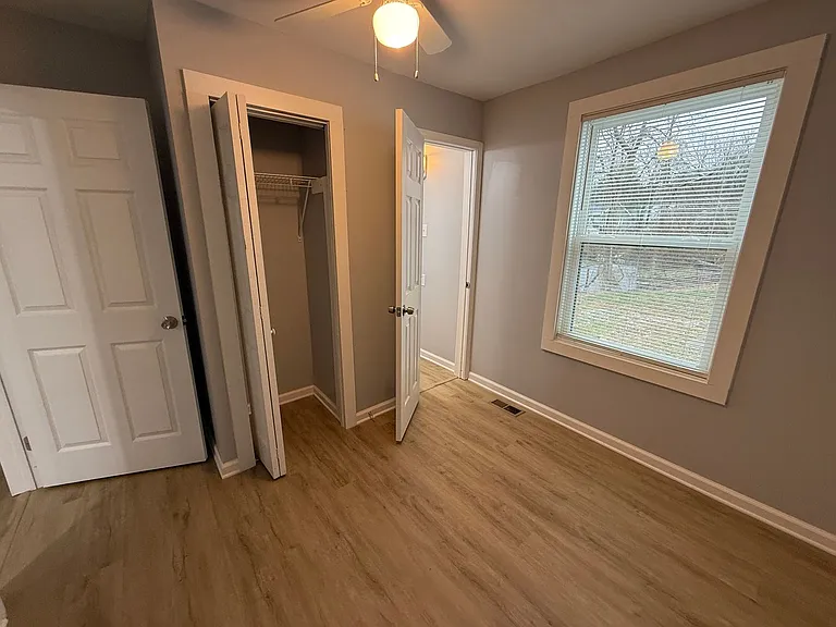 456 Warren St — Photo 16