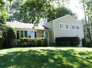 17 Arden Dr, Hartsdale, NY 10530