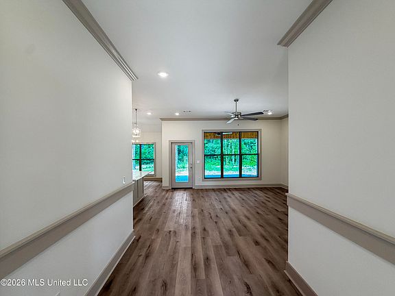 3rd image of 220 New Haven Ln