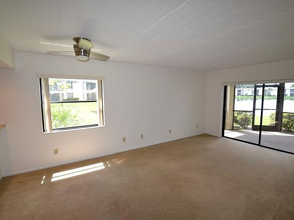 3rd image of 277 Woodlake Wynde #3