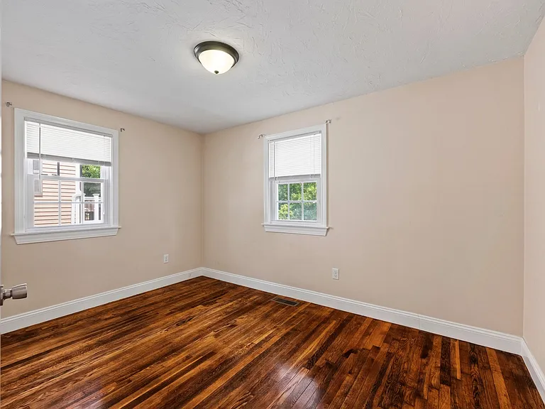 Algonquin Dr — Photo 14
