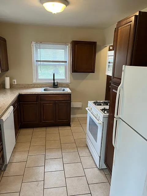 4 bed, 1.5 bath, 1500 sqft, $1,850 — Photo 4