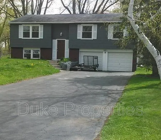 6 Bishopgate Dr #1 — Photo 1