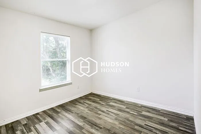 334 Bounding Main — Photo 8