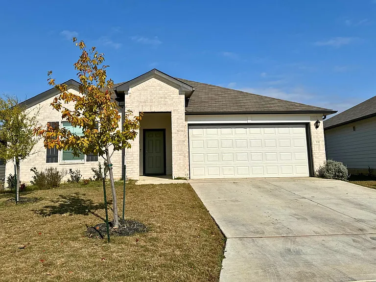 937 Armadillo Dr — Photo 1
