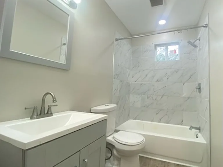 1528 Wellworth Ave — Photo 10