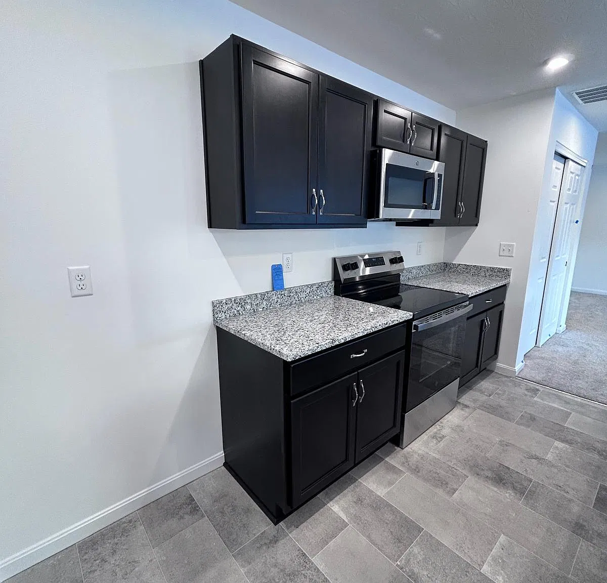 4 bed, 2.5 bath, 2137 sqft, $2,399 — Photo 4