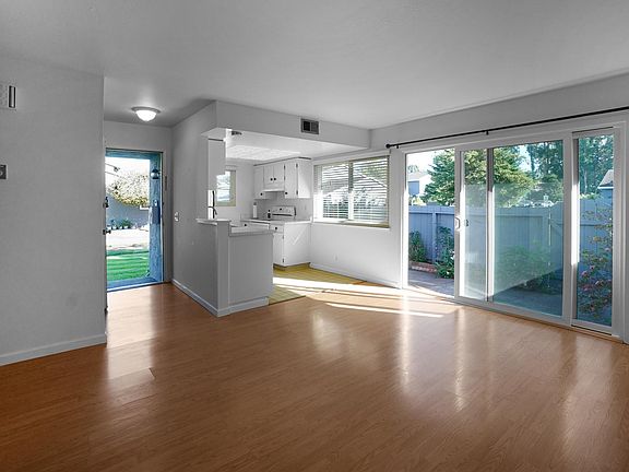 3rd image of 1023 Suzanne Ct