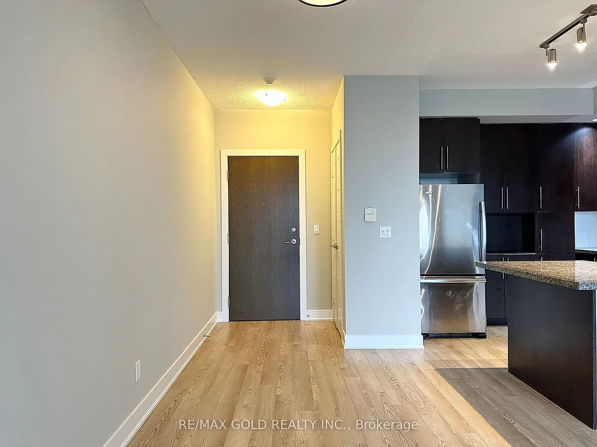 Building Photo - 28 Linden St #904