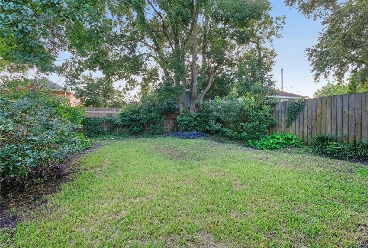 3 bed, 1100 sqft, $1,950 — Photo 3