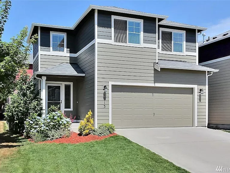 1513 Farina Loop SE