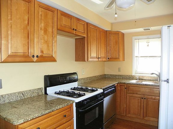 2nd image of 1299 Washington Blvd