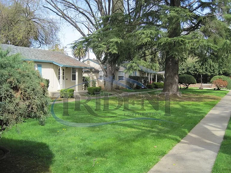 444-462 McRae Way — Photo 20