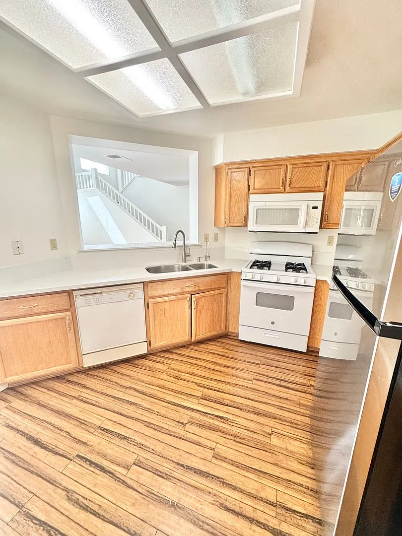 Folsom Three Bedroom Two And Half Bath | Gated Community | $2,495/Month — Photo 4