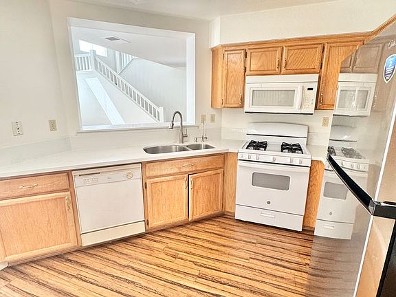 4th image of 310 Brightstone Cir