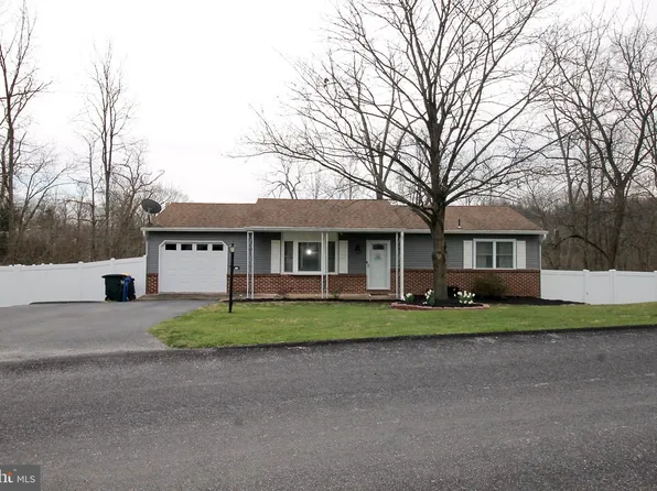 170 Black Walnut Dr, Etters, PA 17319
