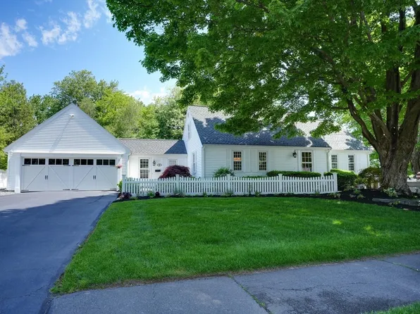 1 Hunter Cir, Shrewsbury, MA 01545