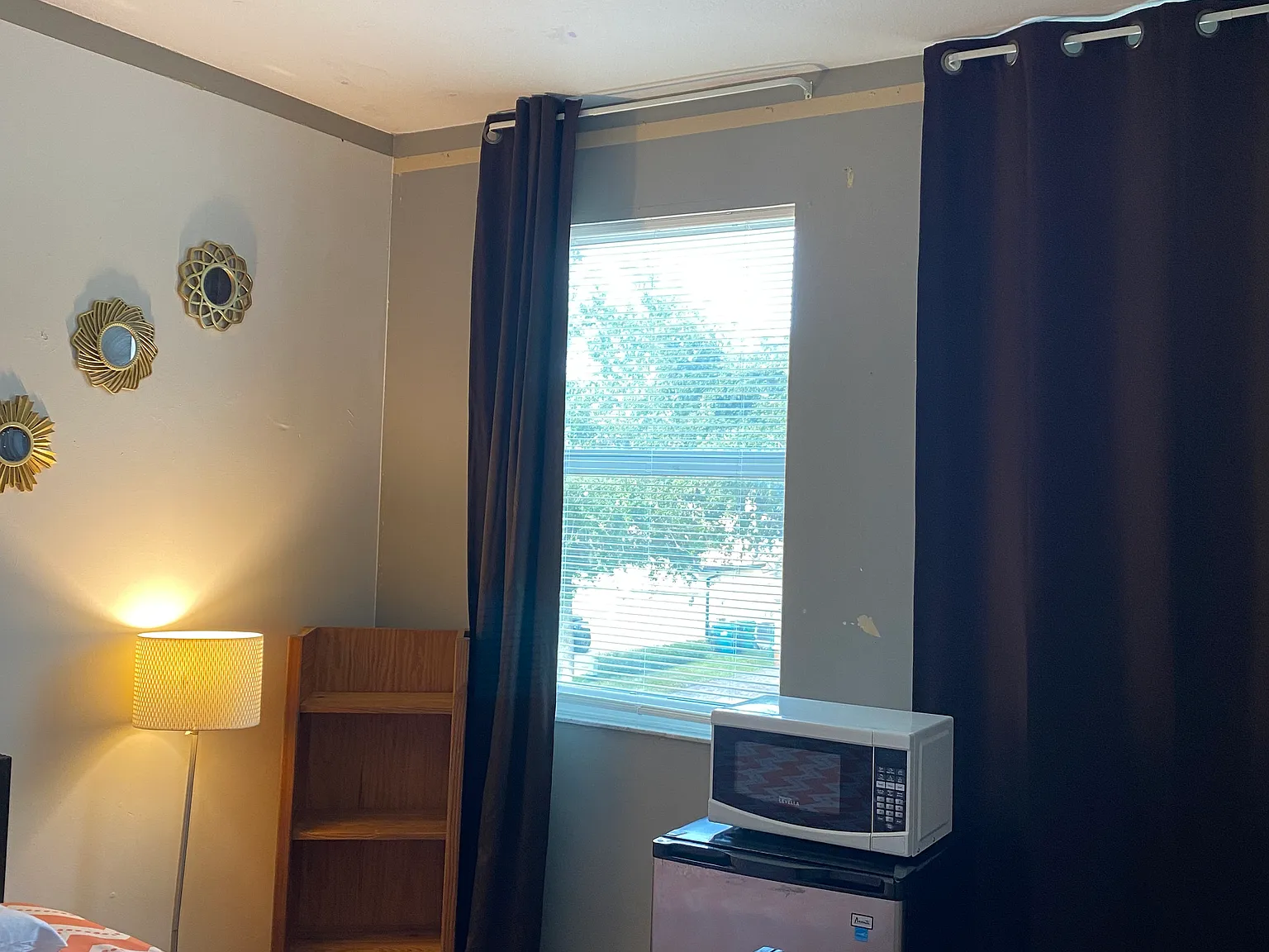5 bed, 2501 sqft, $750 — Photo 2