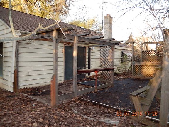 3rd image of 854 Edgewood St