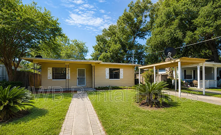 3232 Dellwood Ave — Photo 1