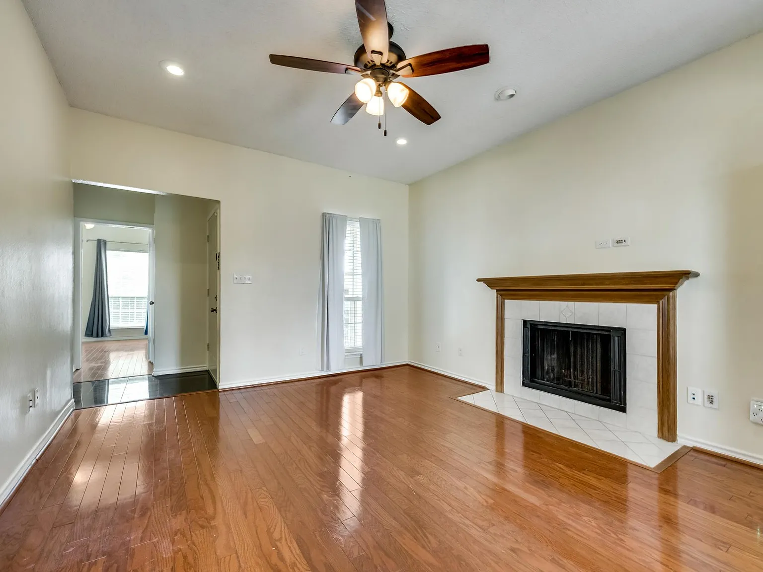2 bed, 968 sqft, $1,600 — Photo 4