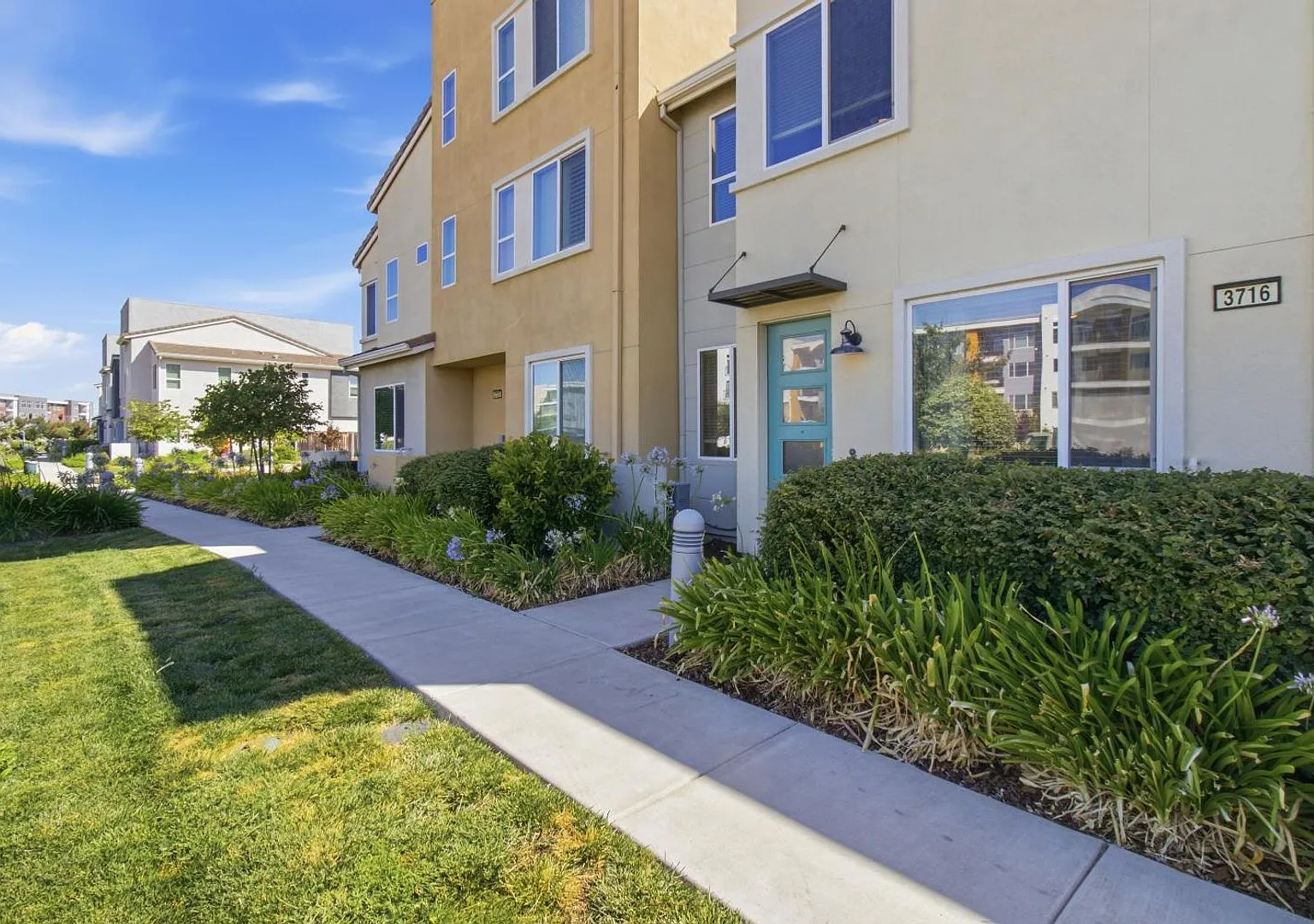 Beautiful 3 bed 2.5 bath located in Natomas! — Photo 2