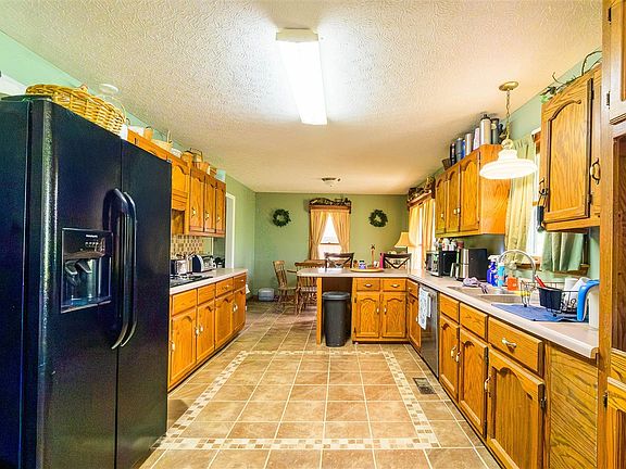 4th image of 150 Mefford Ln