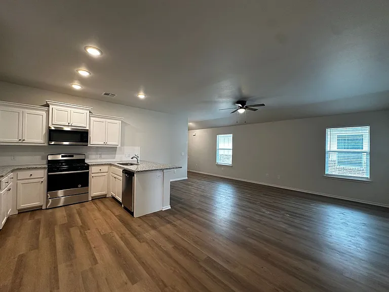 3805 Franks Way — Photo 7