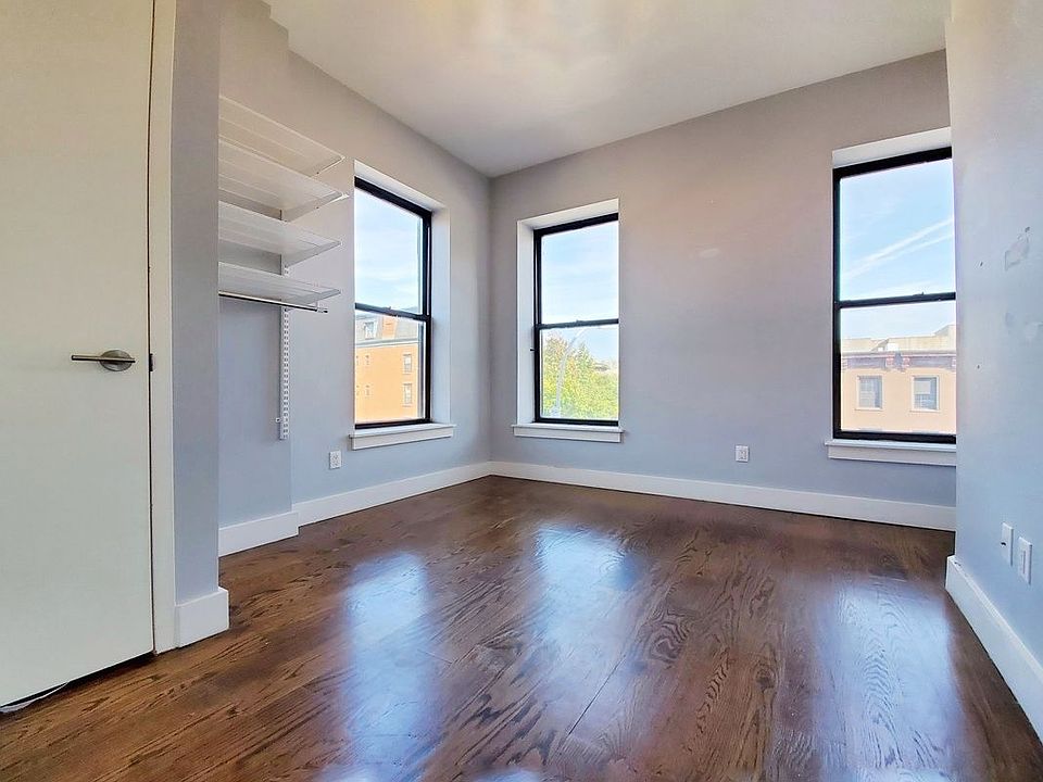 2nd image of 160 Quincy St #3RR