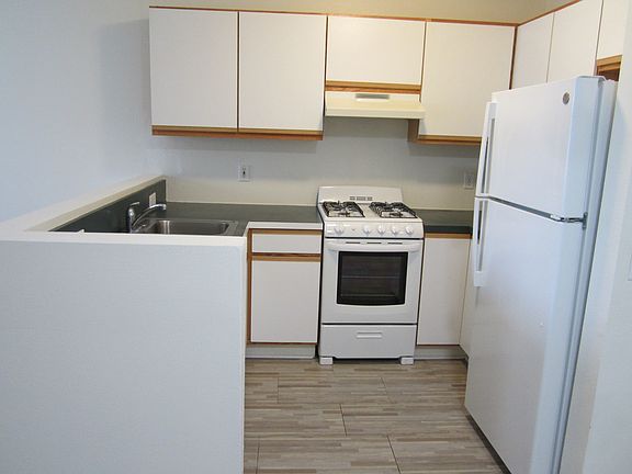 3rd image of 222 W Micheltorena St #11
