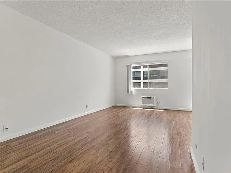749 Garland Ave — Photo 49
